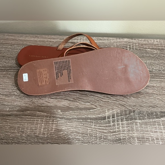 American Eagle Outfitters Women’s Brown Leather Flip Flop Sandals Size 10 NEW - Picture 2 of 2